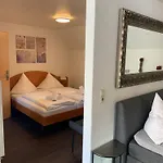Stumbergers - Free Parking -