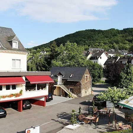 Stumbergers - Free Parking -